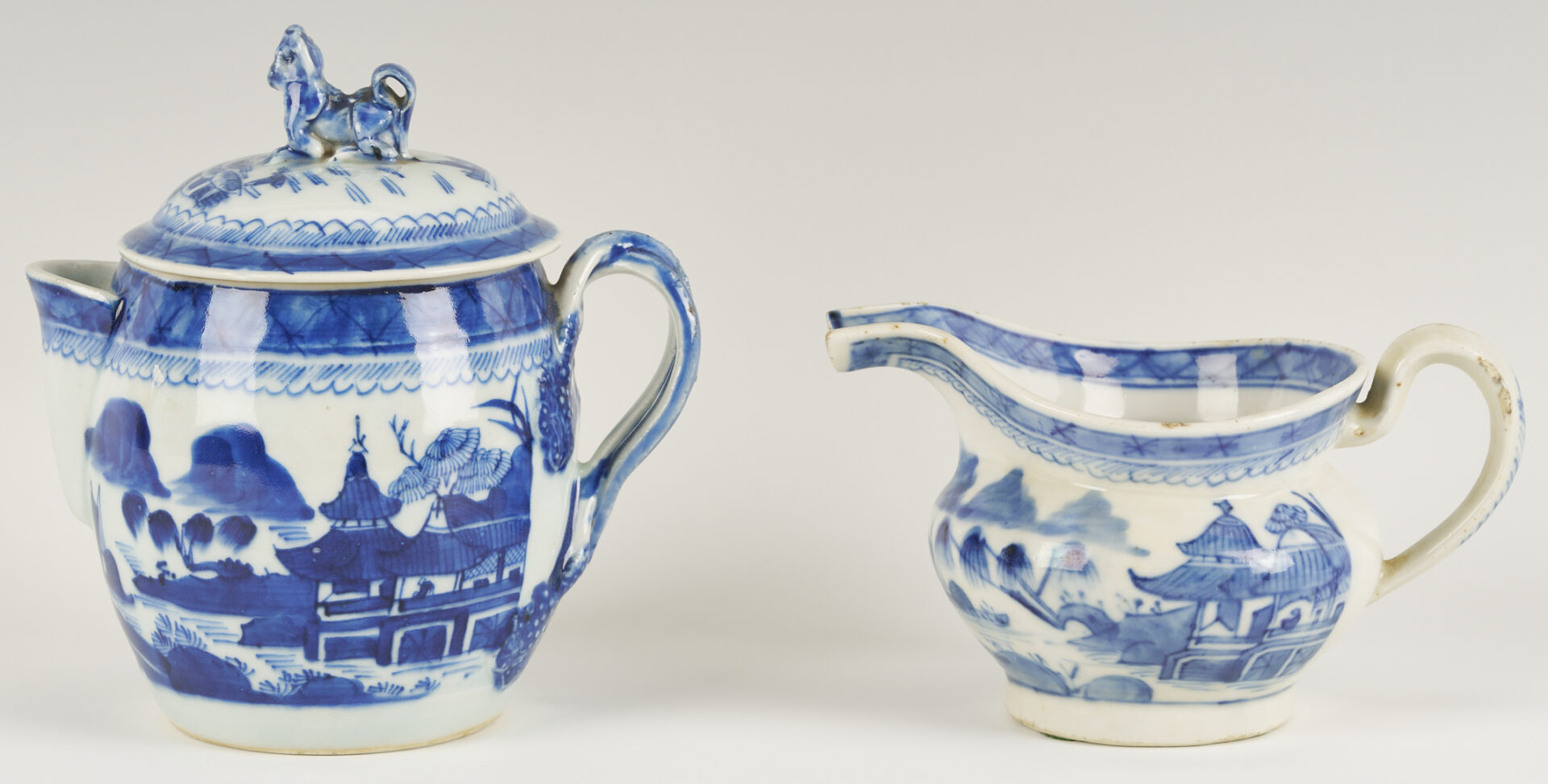 Lot 889: Chinese Export Rose Mandarin Porcelain Bowl, Scalloped Rim and 4 Chinese Blue & White Porcelain Items