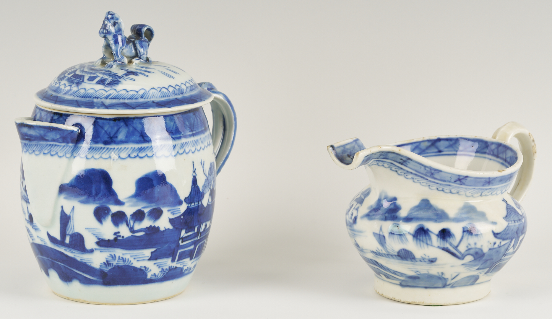 Lot 889: Chinese Export Rose Mandarin Porcelain Bowl, Scalloped Rim and 4 Chinese Blue & White Porcelain Items