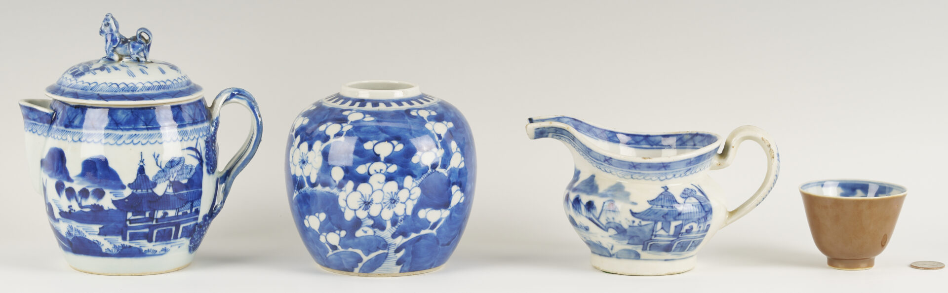 Lot 889: Chinese Export Rose Mandarin Porcelain Bowl, Scalloped Rim and 4 Chinese Blue & White Porcelain Items