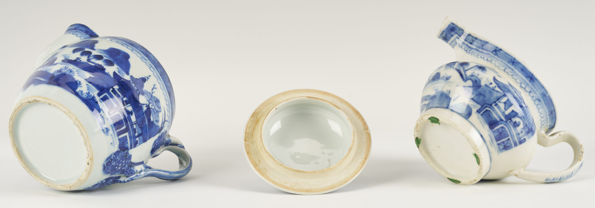 Lot 889: Chinese Export Rose Mandarin Porcelain Bowl, Scalloped Rim and 4 Chinese Blue & White Porcelain Items