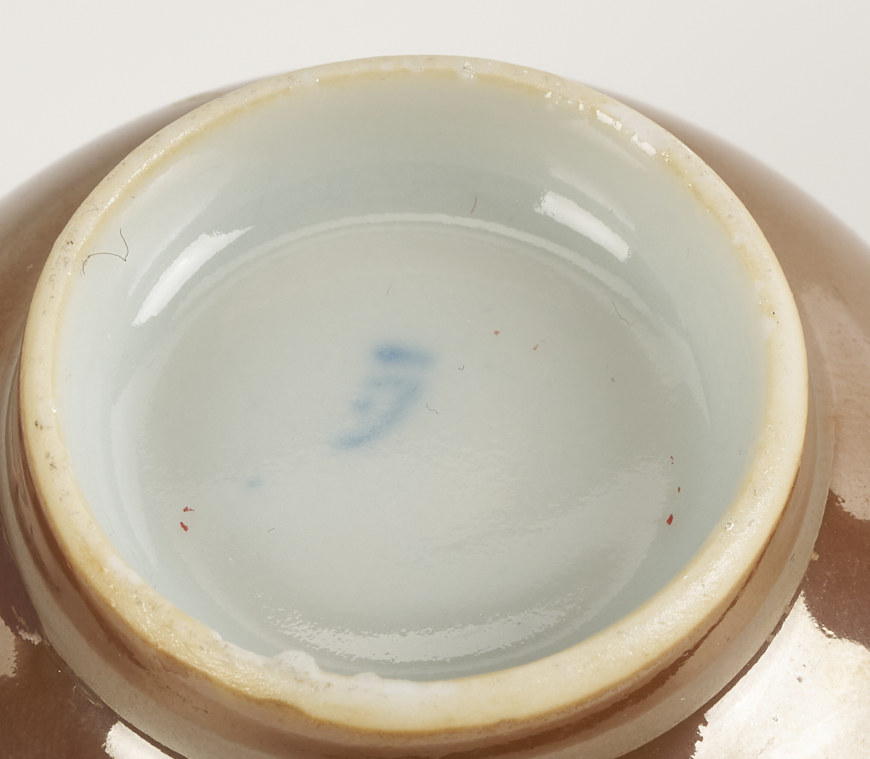 Lot 889: Chinese Export Rose Mandarin Porcelain Bowl, Scalloped Rim and 4 Chinese Blue & White Porcelain Items