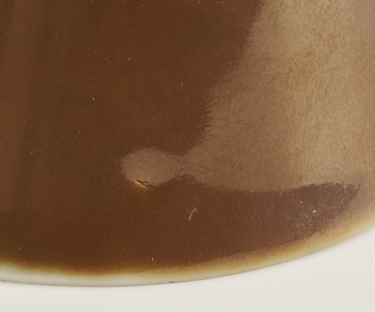 Lot 889: Chinese Export Rose Mandarin Porcelain Bowl, Scalloped Rim and 4 Chinese Blue & White Porcelain Items