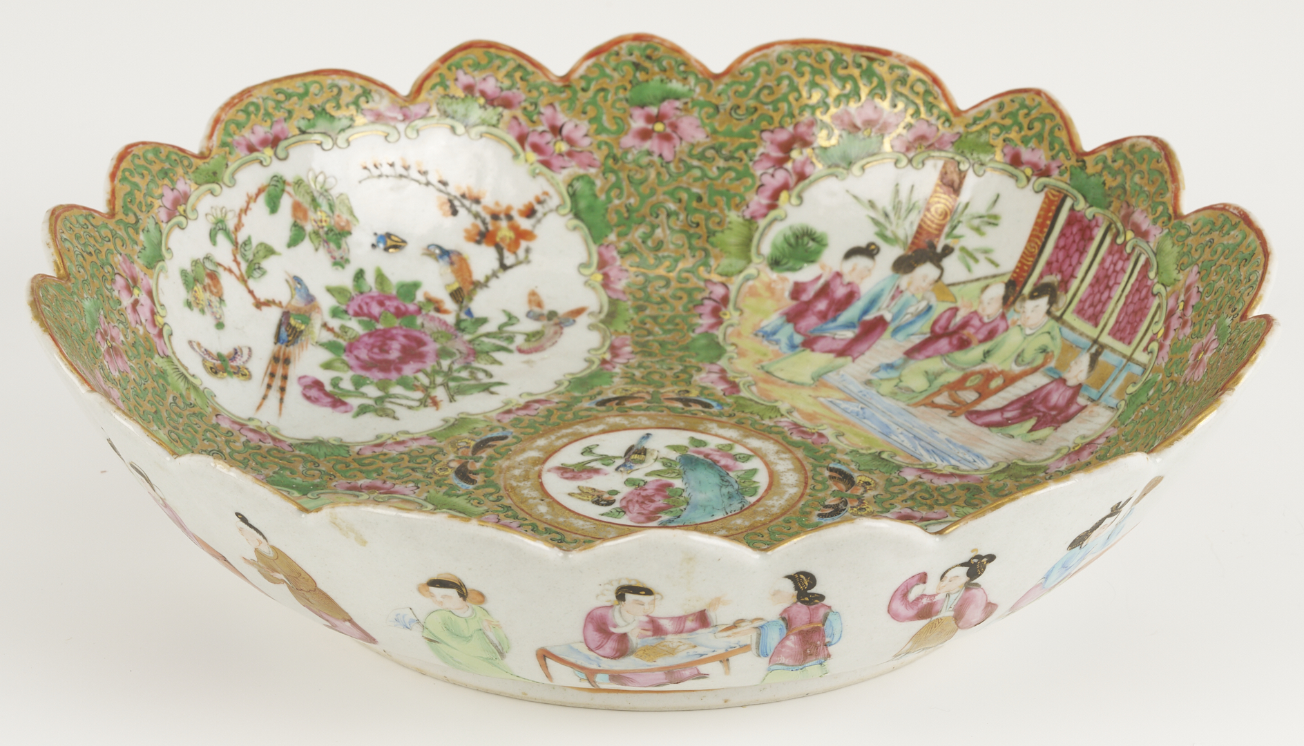 Lot 889: Chinese Export Rose Mandarin Porcelain Bowl, Scalloped Rim and 4 Chinese Blue & White Porcelain Items