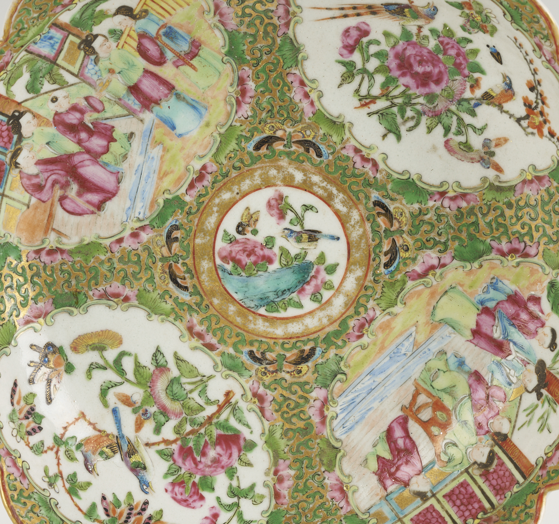 Lot 889: Chinese Export Rose Mandarin Porcelain Bowl, Scalloped Rim and 4 Chinese Blue & White Porcelain Items