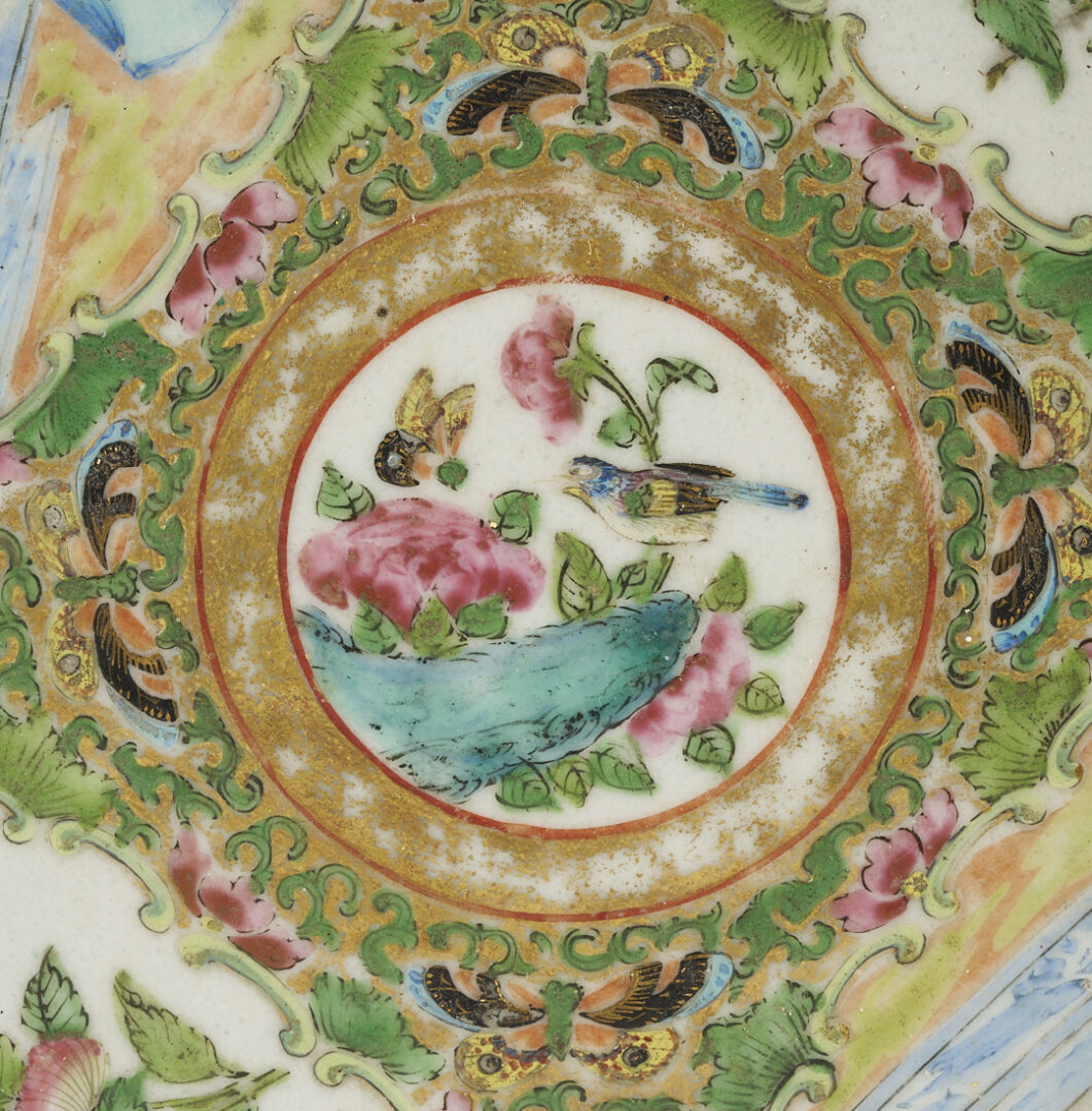 Lot 889: Chinese Export Rose Mandarin Porcelain Bowl, Scalloped Rim and 4 Chinese Blue & White Porcelain Items