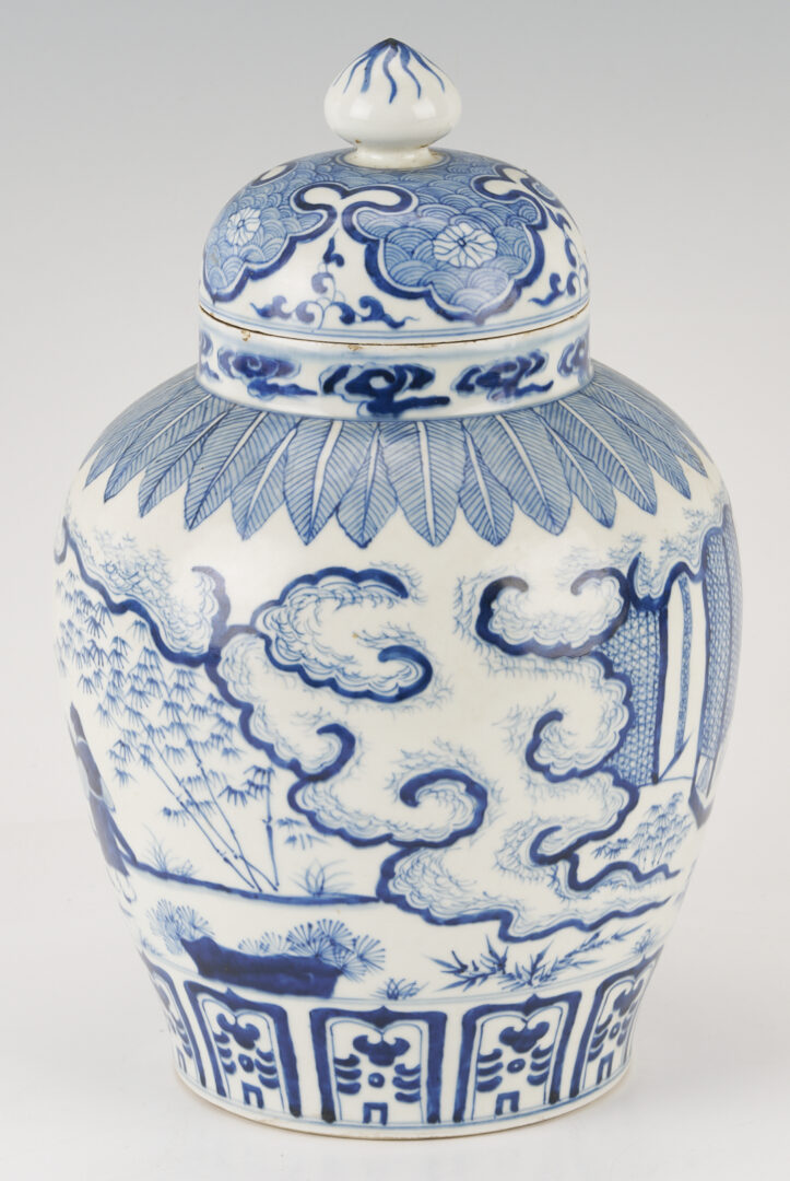 Lot 892: 3 Chinese Blue & White Porcelain Jars