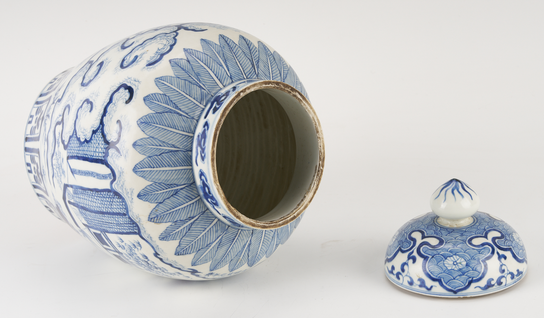 Lot 892: 3 Chinese Blue & White Porcelain Jars