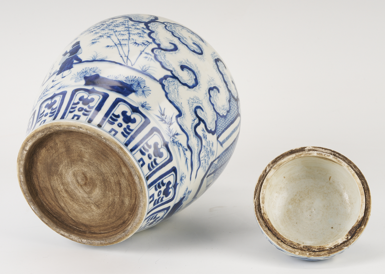 Lot 892: 3 Chinese Blue & White Porcelain Jars