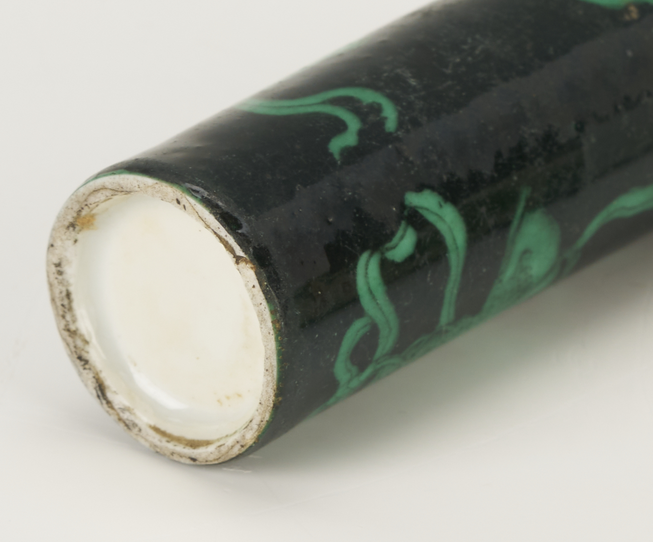 Lot 895: Chinese Molded Dragon Vase and 3 Snuff Bottles