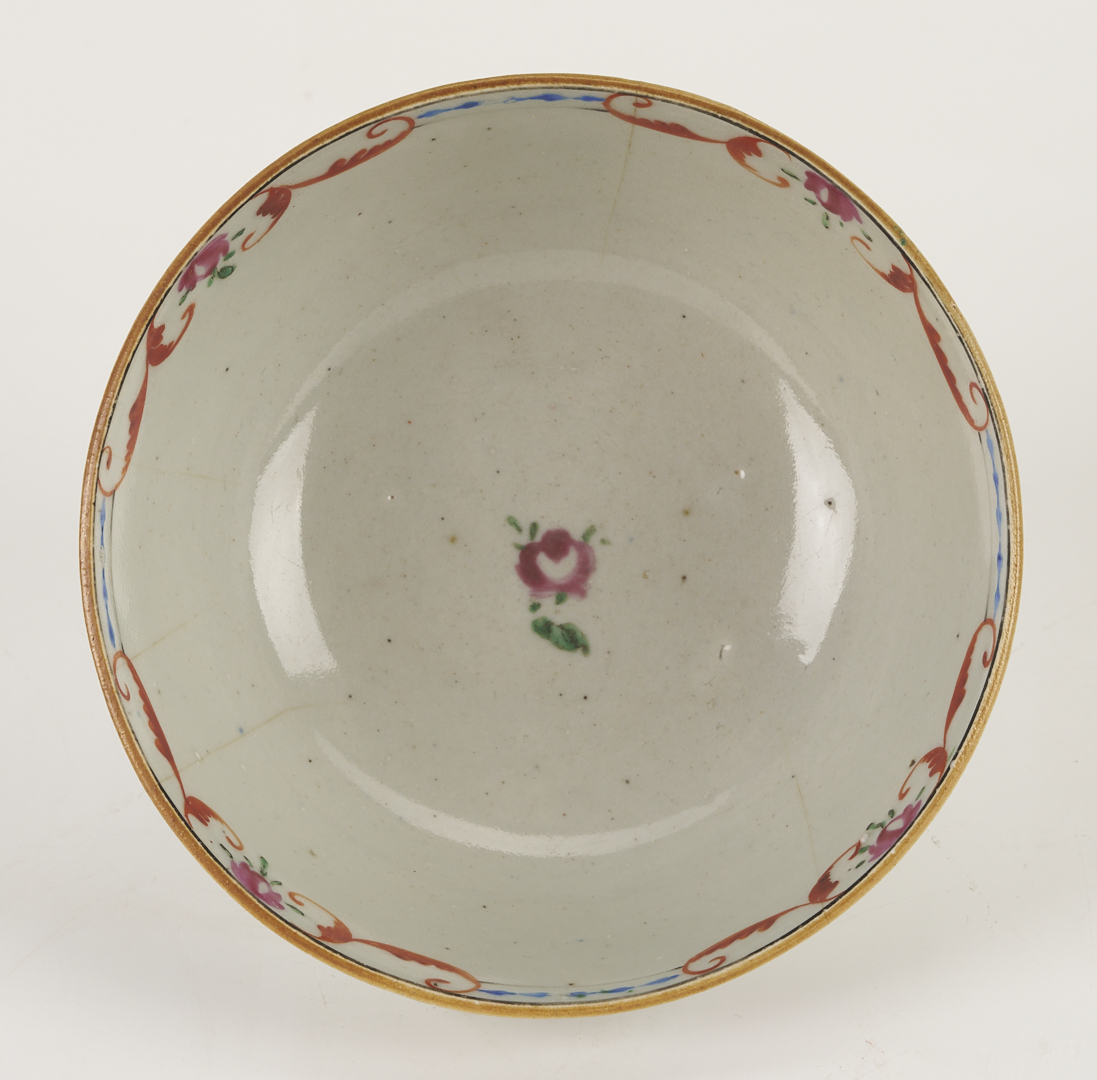 Lot 897: 5 Chinese Export Famille Rose Porcelain Items