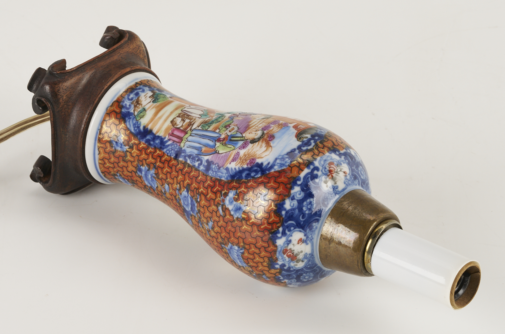 Lot 897: 5 Chinese Export Famille Rose Porcelain Items