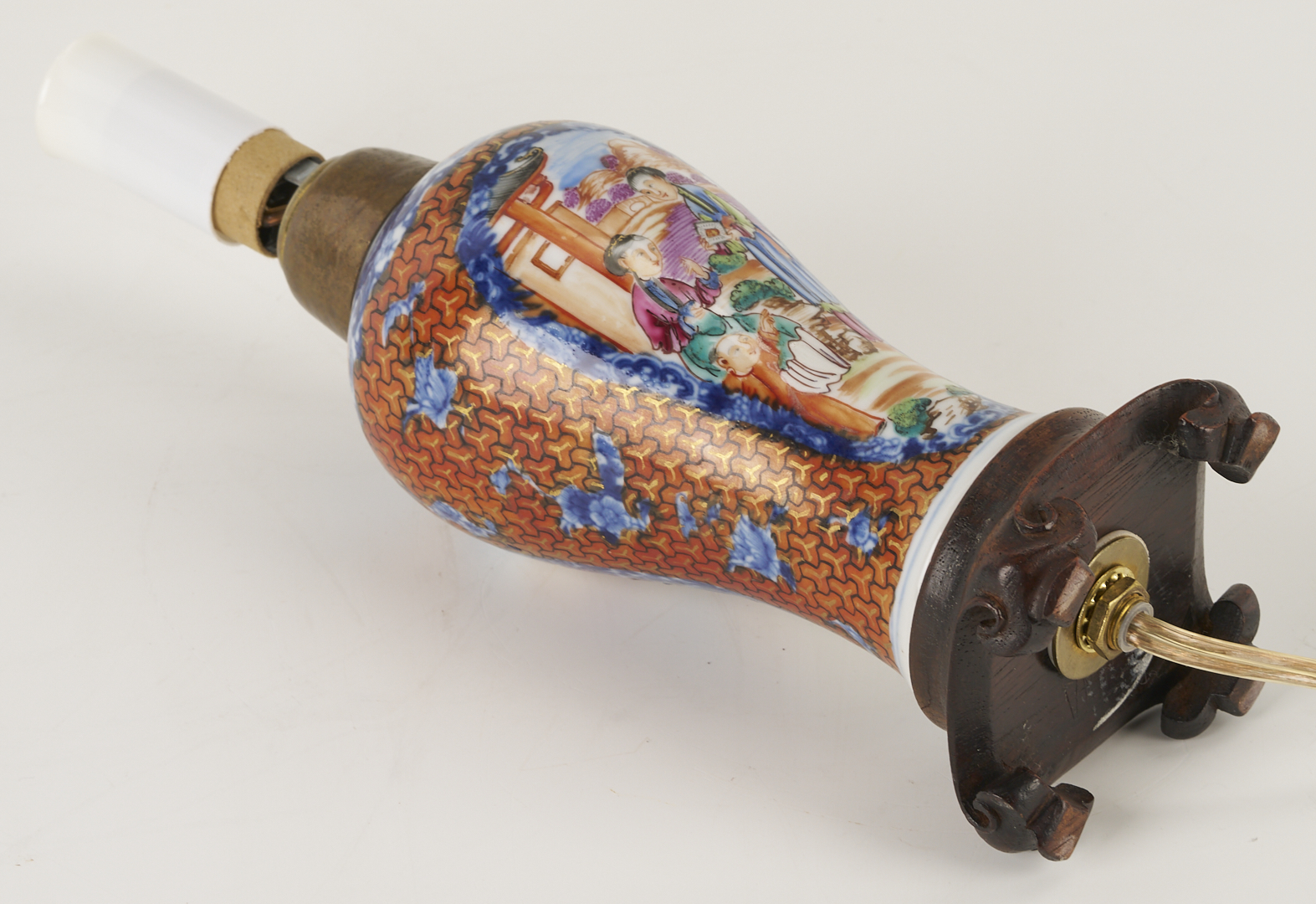 Lot 897: 5 Chinese Export Famille Rose Porcelain Items