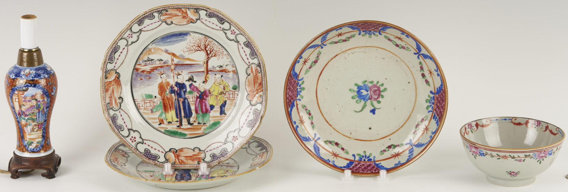 Lot 897: 5 Chinese Export Famille Rose Porcelain Items