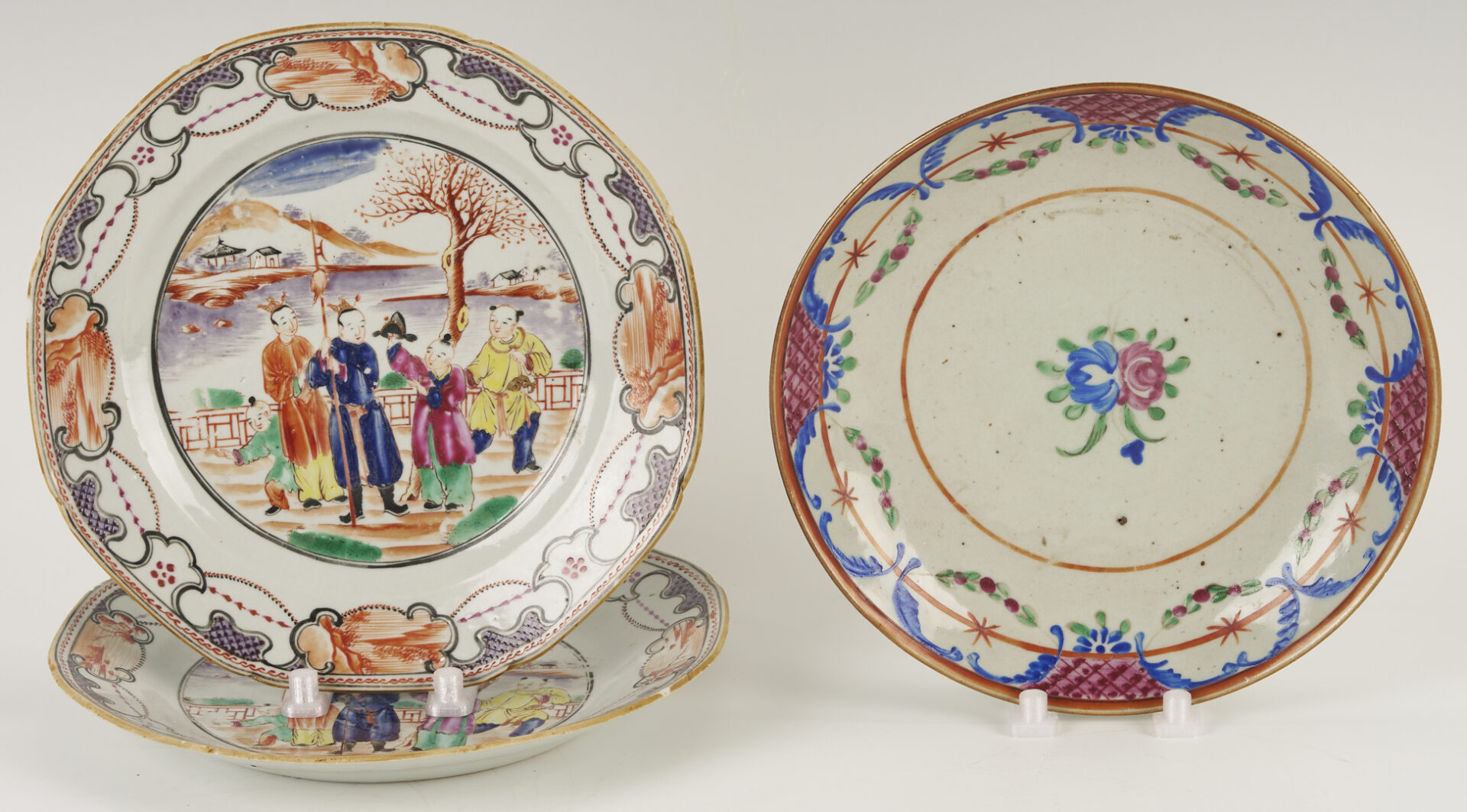Lot 897: 5 Chinese Export Famille Rose Porcelain Items