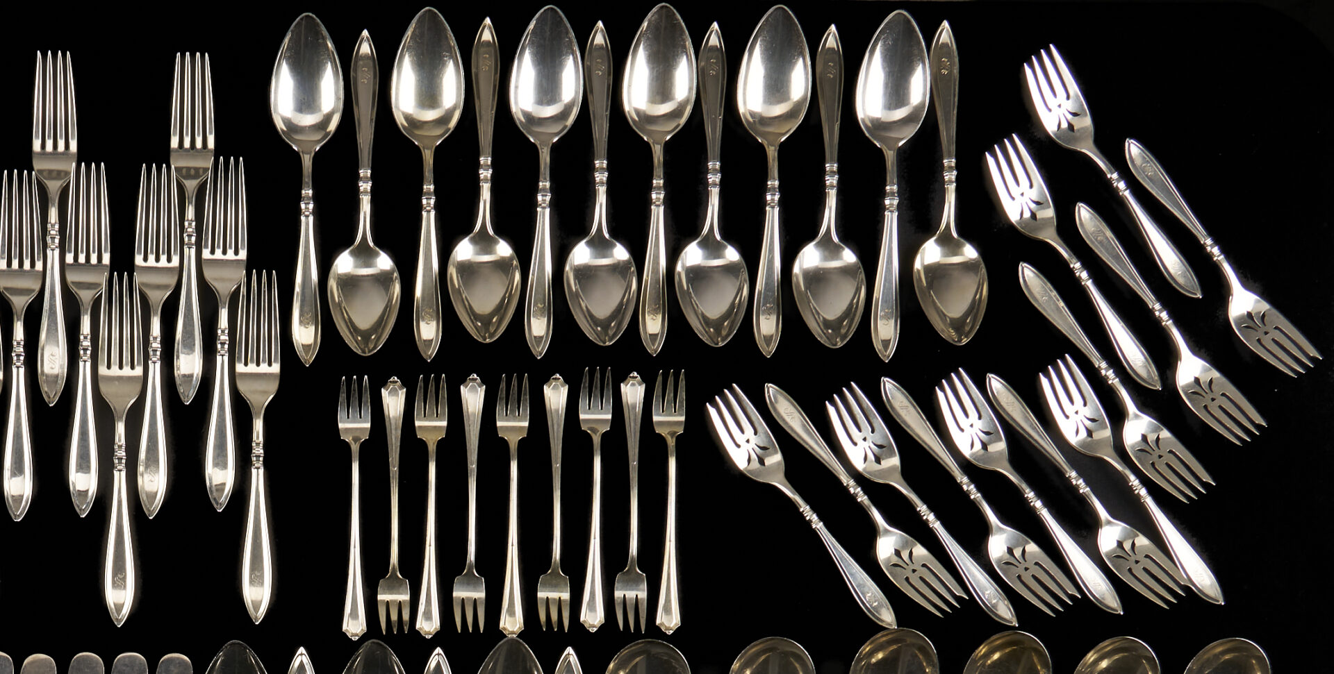 Lot 92: 169 Pcs. Gorham Sterling Silver Flatware, Portsmouth Pattern