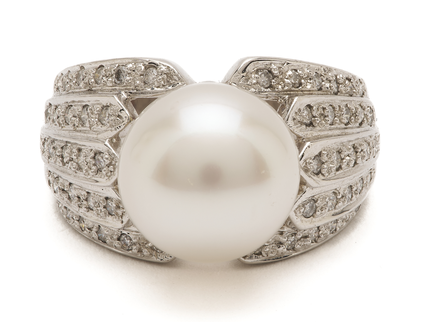 Lot 952: 18K Gold, Pearl & Diamond Ring