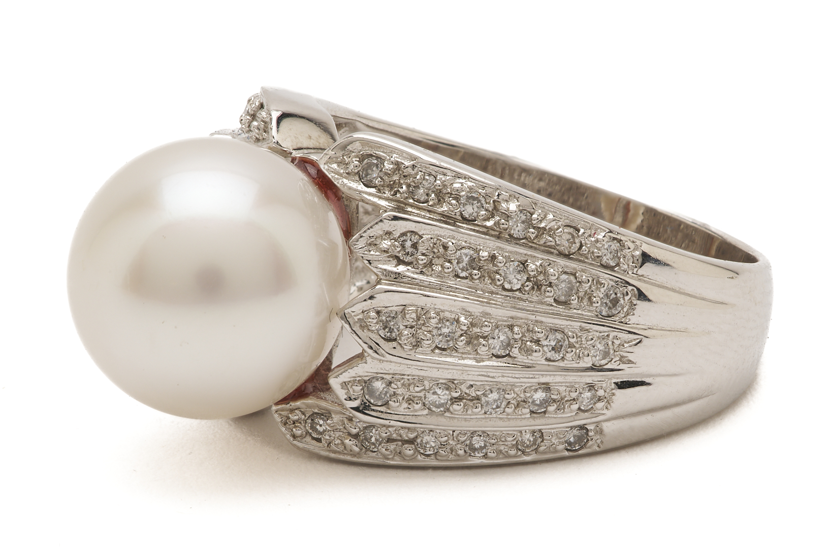 Lot 952: 18K Gold, Pearl & Diamond Ring