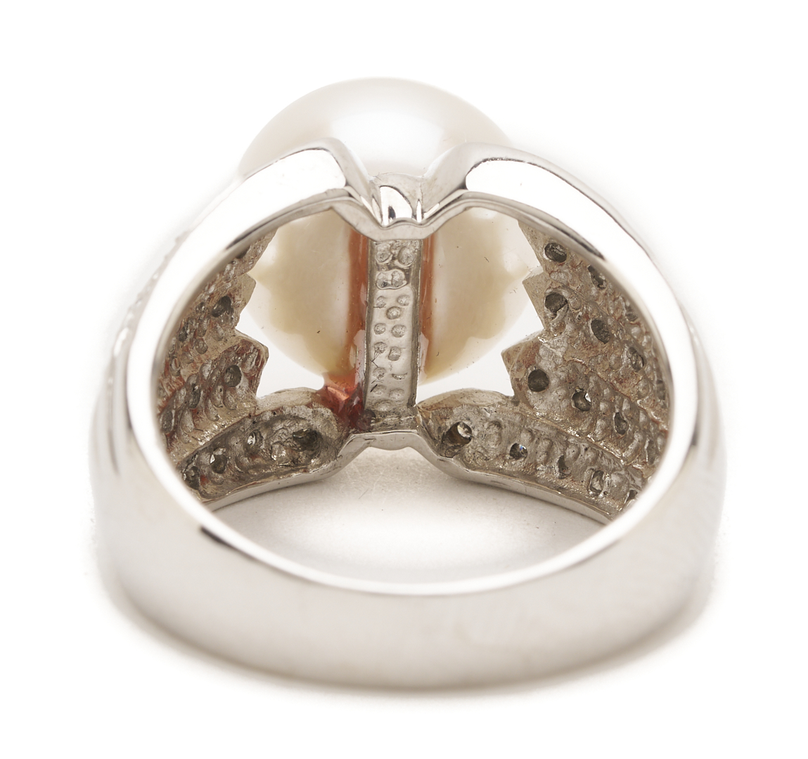 Lot 952: 18K Gold, Pearl & Diamond Ring