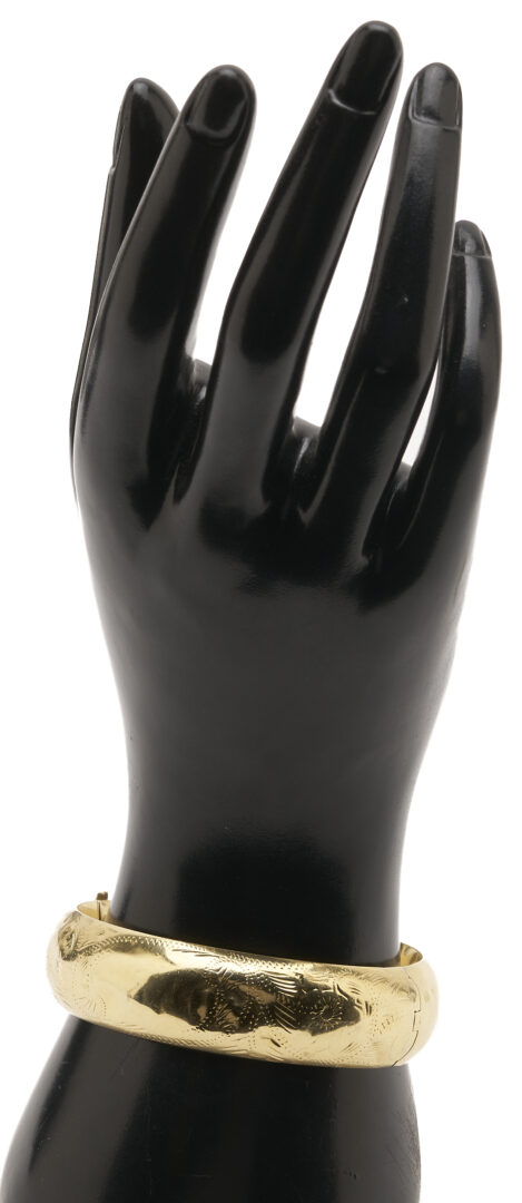 Lot 960: 14K Gold Bangle Bracelet