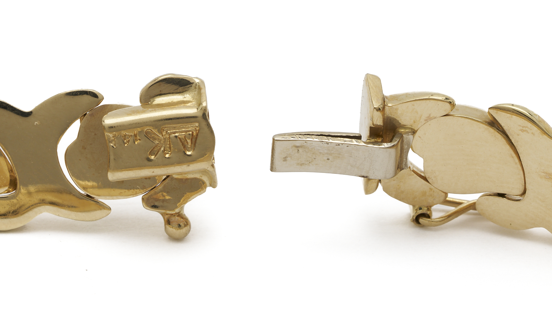 Lot 966: 14K Gold Heart Link Bracelet