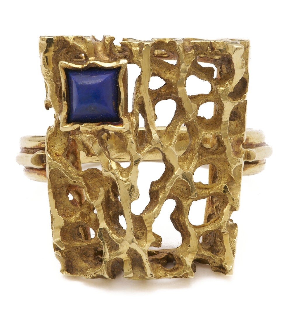Lot 968: Ladies’ Designer 18K Yellow Gold & Lapis Ring