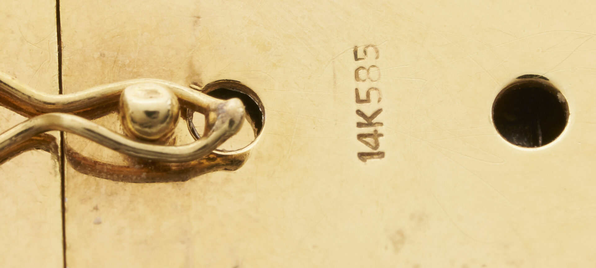 Lot 976: Multi Strand Freshwater Pearl Necklace & Bracelet