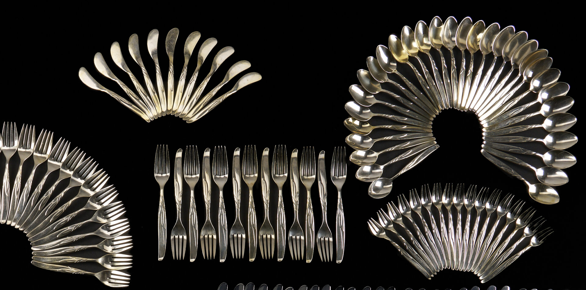 Lot 97: 164 Pcs. Towle Southwind Sterling Flatware, svc. for 27