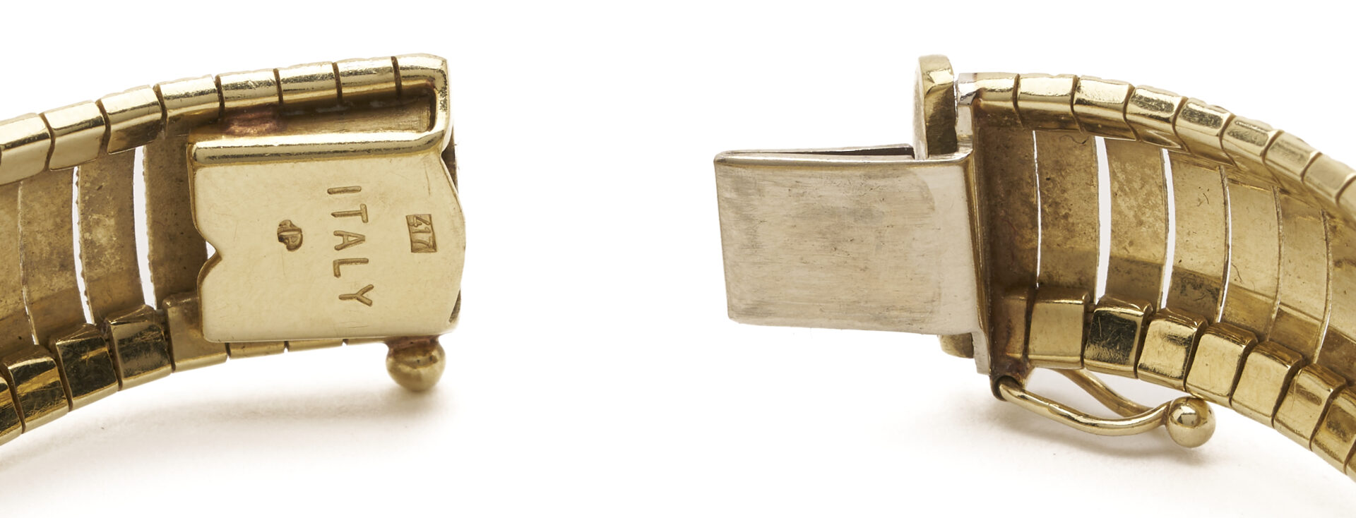 Lot 981: 10K Italian Gold Bracelet