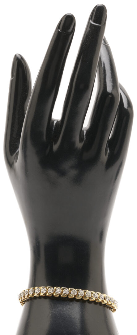 Lot 987: 14K Gold & Diamond Bracelet