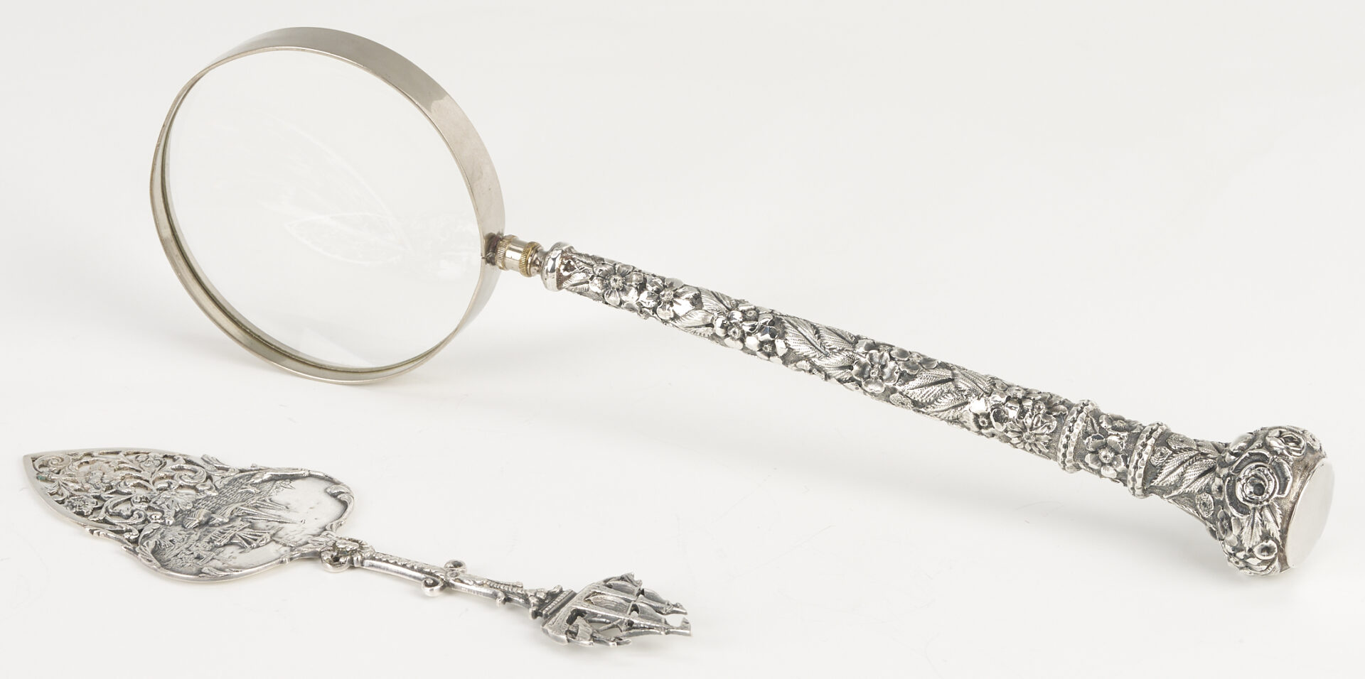 Lot 994: 4 pcs Continental Silver: Box, Sugar and Server plus Sterling Magnifying Glass