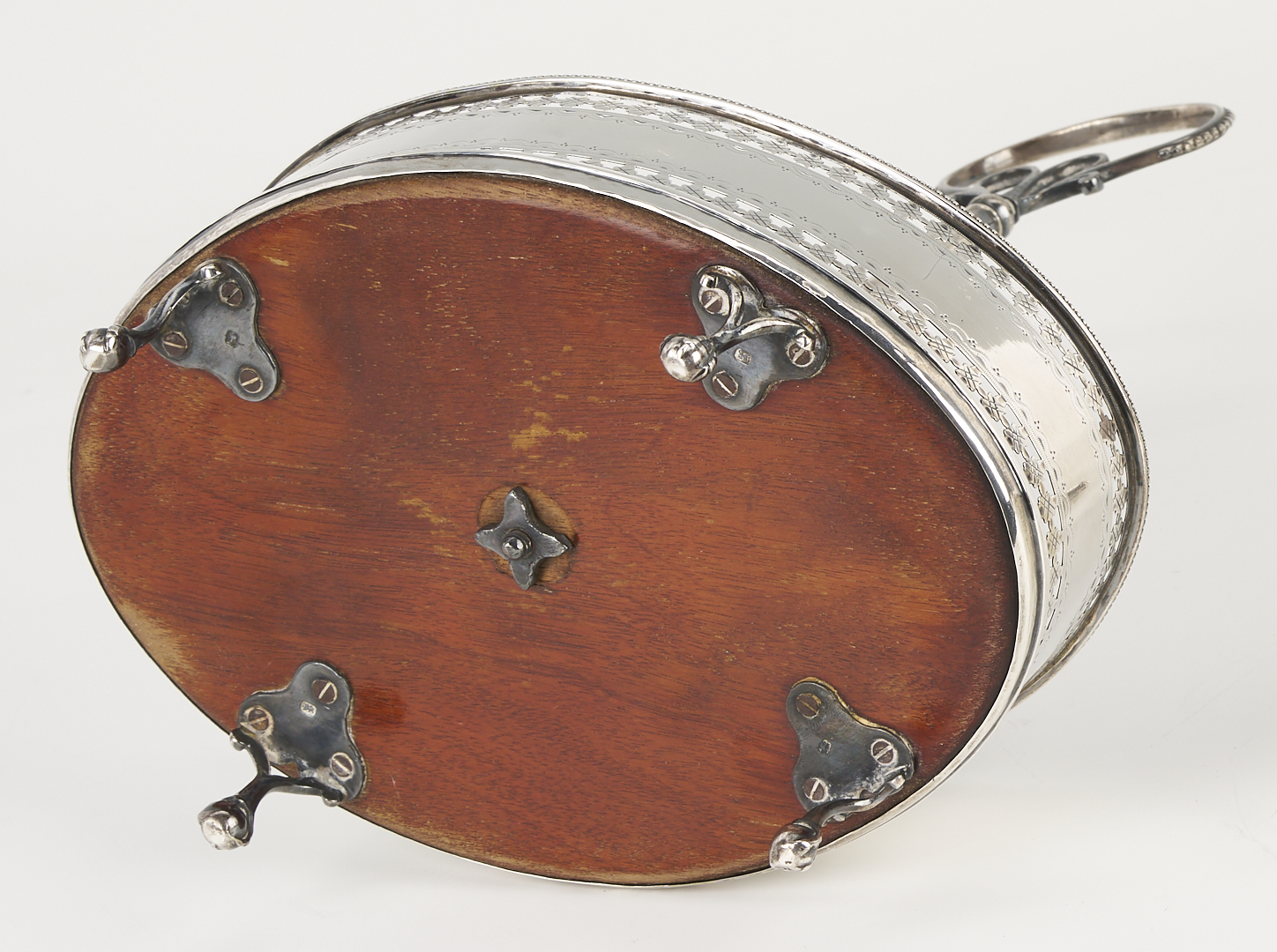 Lot 997: English Sterling Cruet Set plus Silverplated Fish Servers