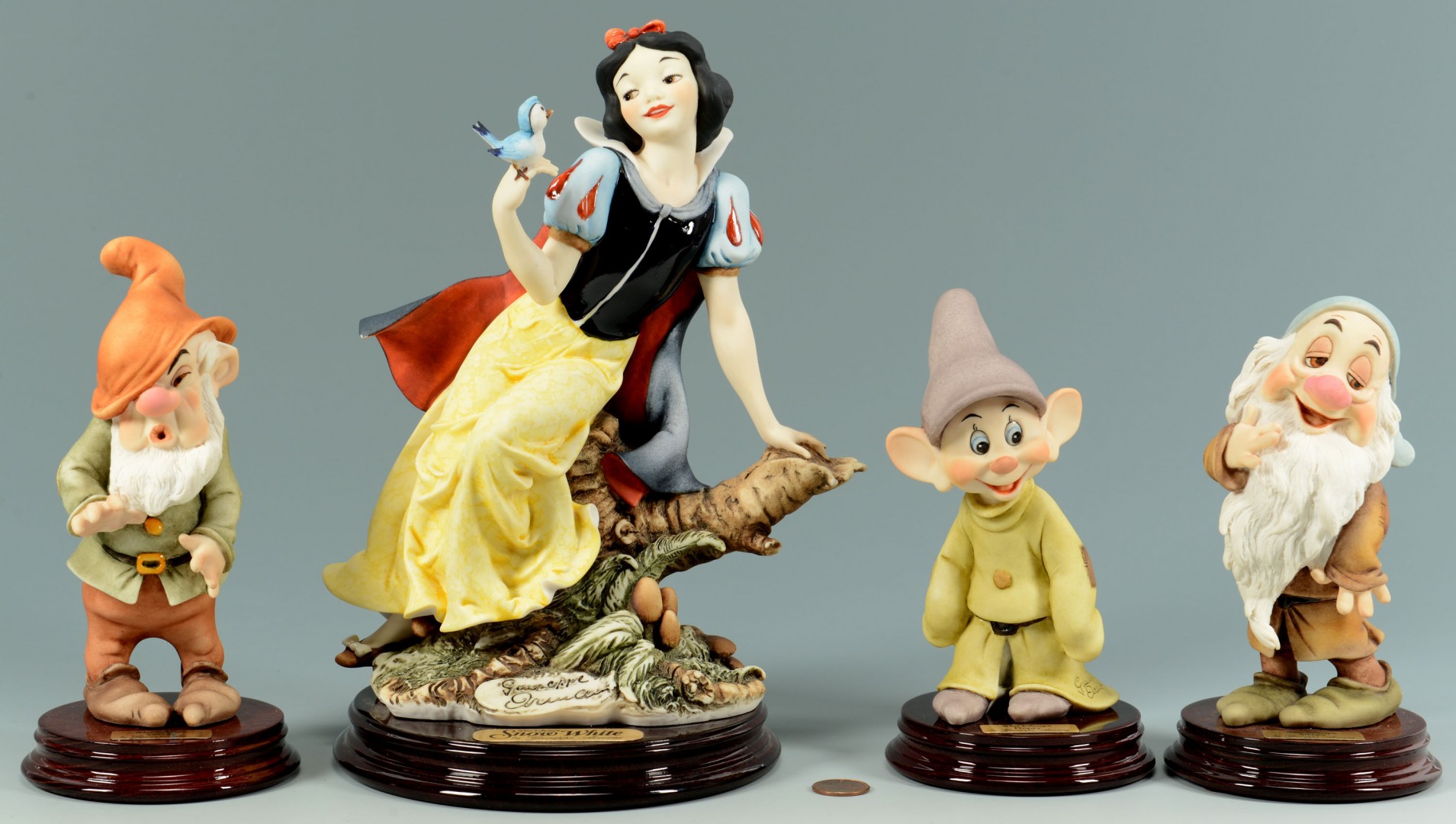 Lot 907: 4 Giuseppe Armani Snow White Figures