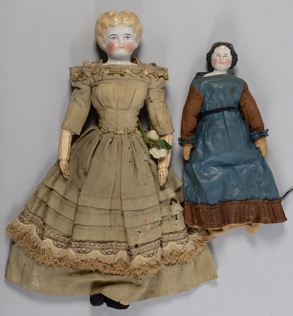 Lot 846: 6 Victorian Dolls & 2 Articles of Doll Furniture