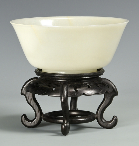 White jade bowl is one of several Qing Dynasty Chinese jades in the auction. Est. $1,200-1,600