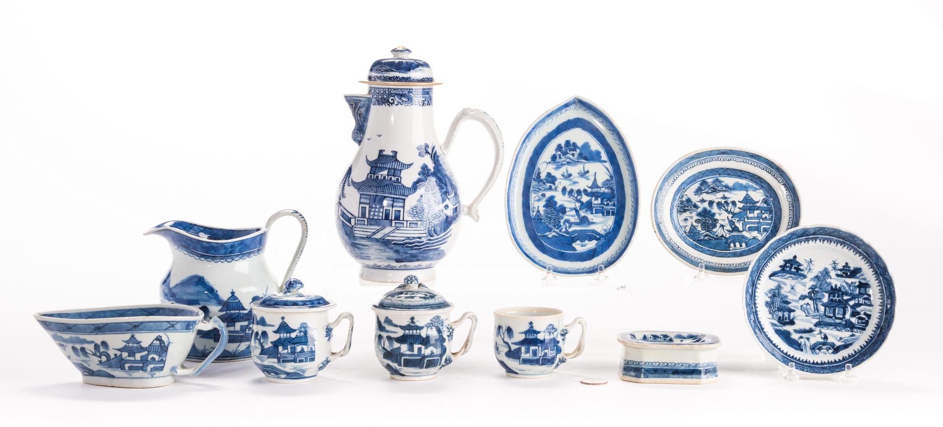 Lot 312: Chinese Export Porcelain, 12 pcs inc. coffeepot