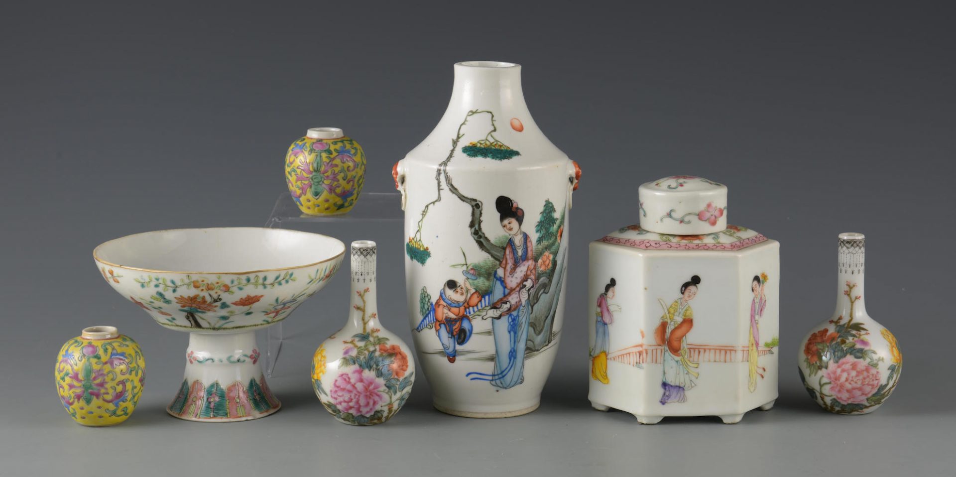 Lot 648: 7 Chinese Famille Rose Porcelain Items