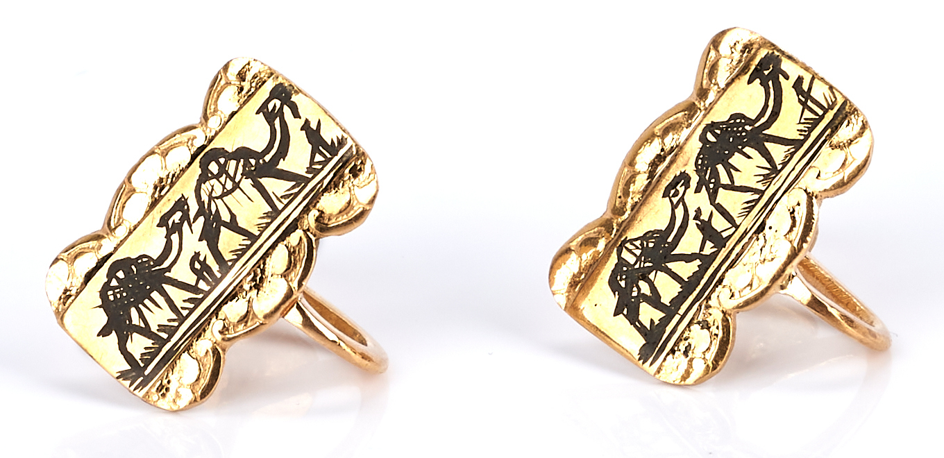 Lot 779: 18K Gold Egyptian Tile Bracelet and Earrings