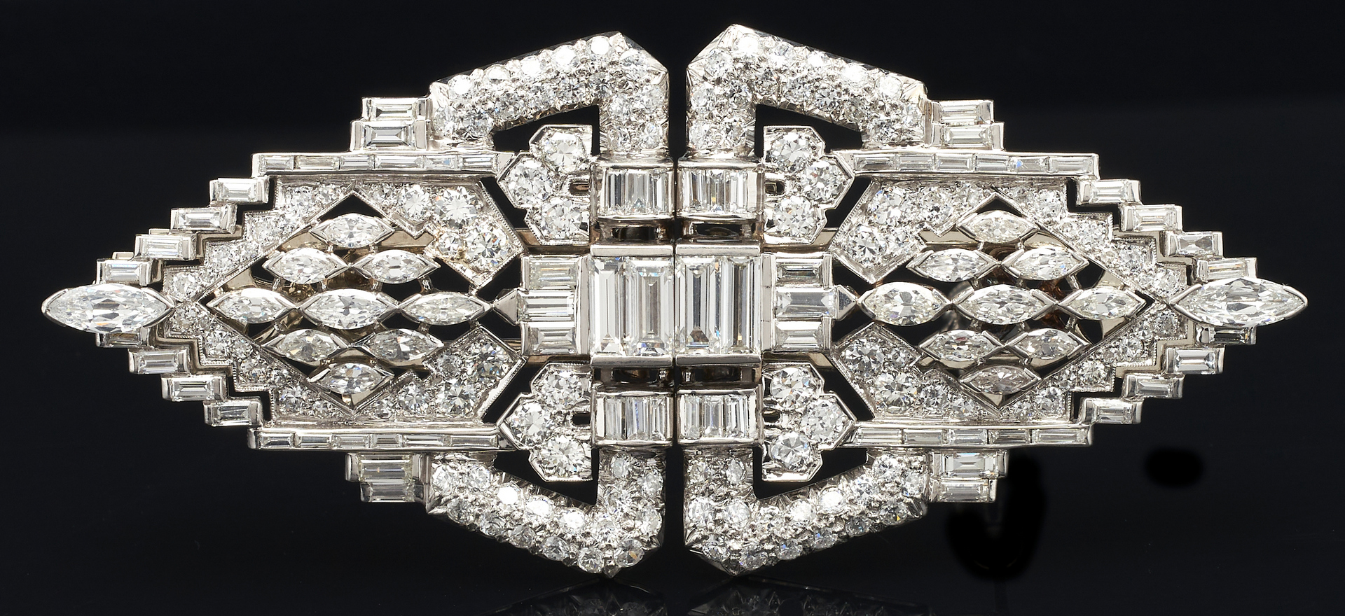 Lot 49: 18K Art Deco Diamond Brooch