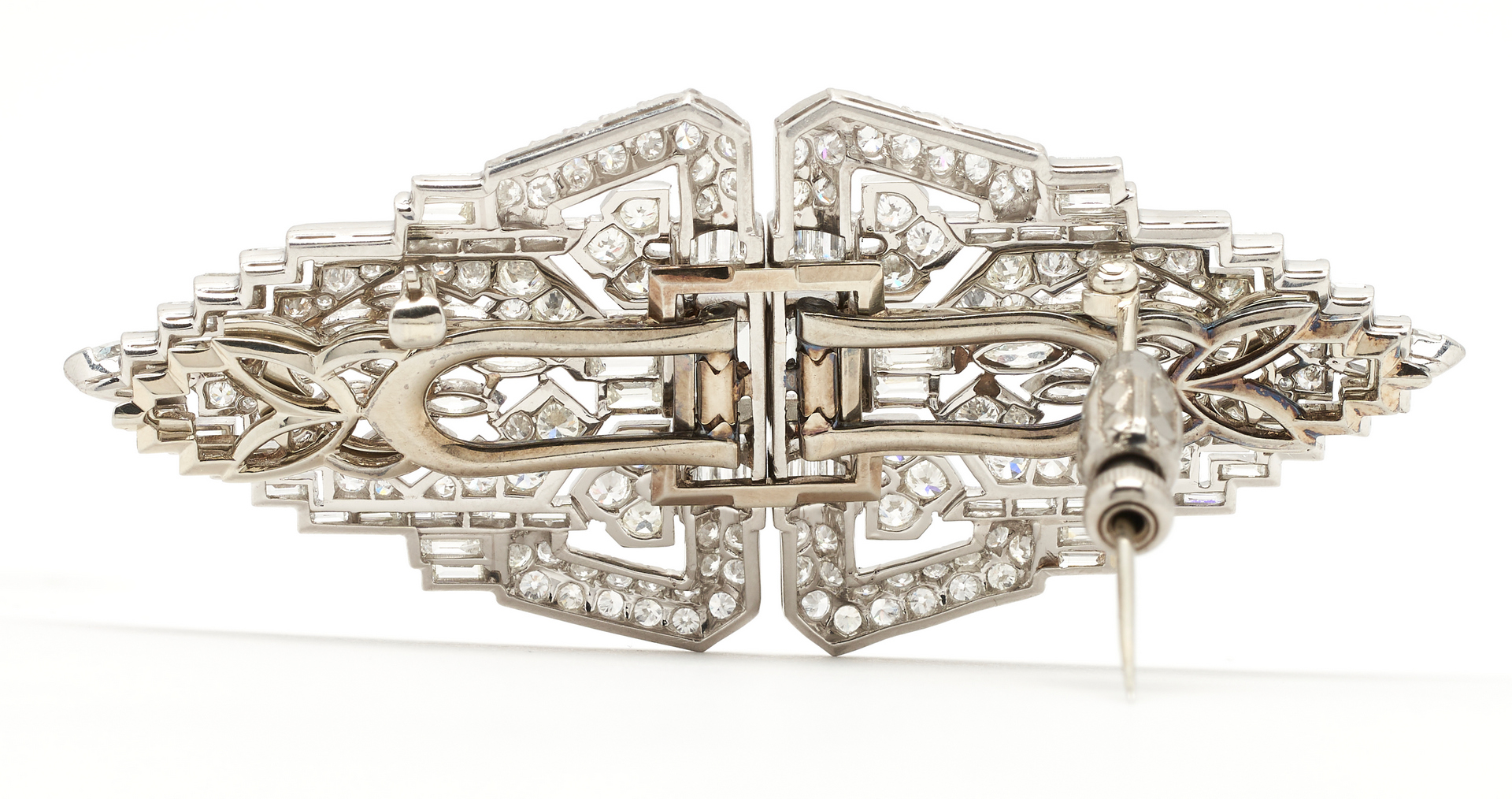 Lot 49: 18K Art Deco Diamond Brooch