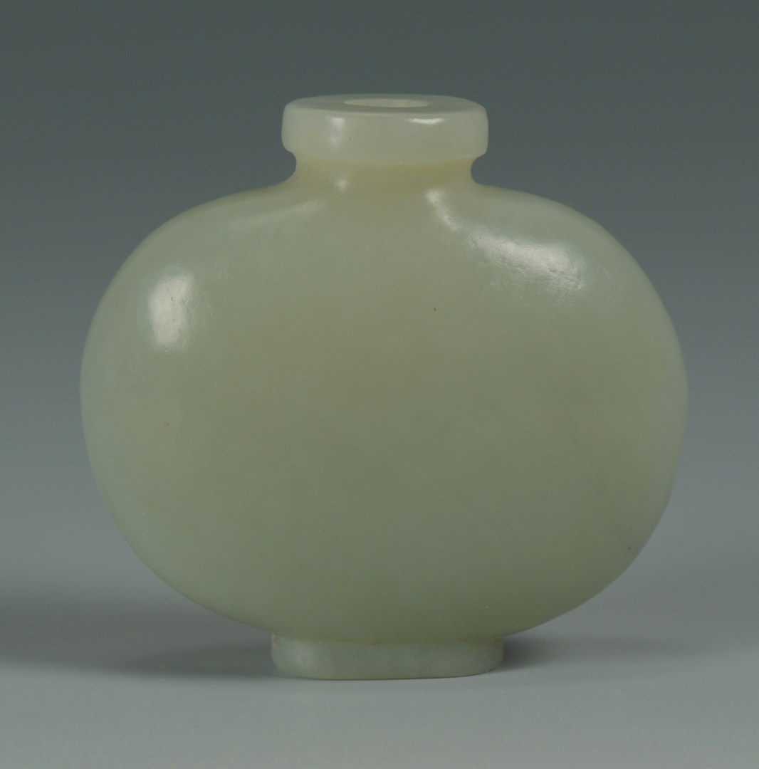 Lot 10: Chinese Celadon Jade Snuff Bottle