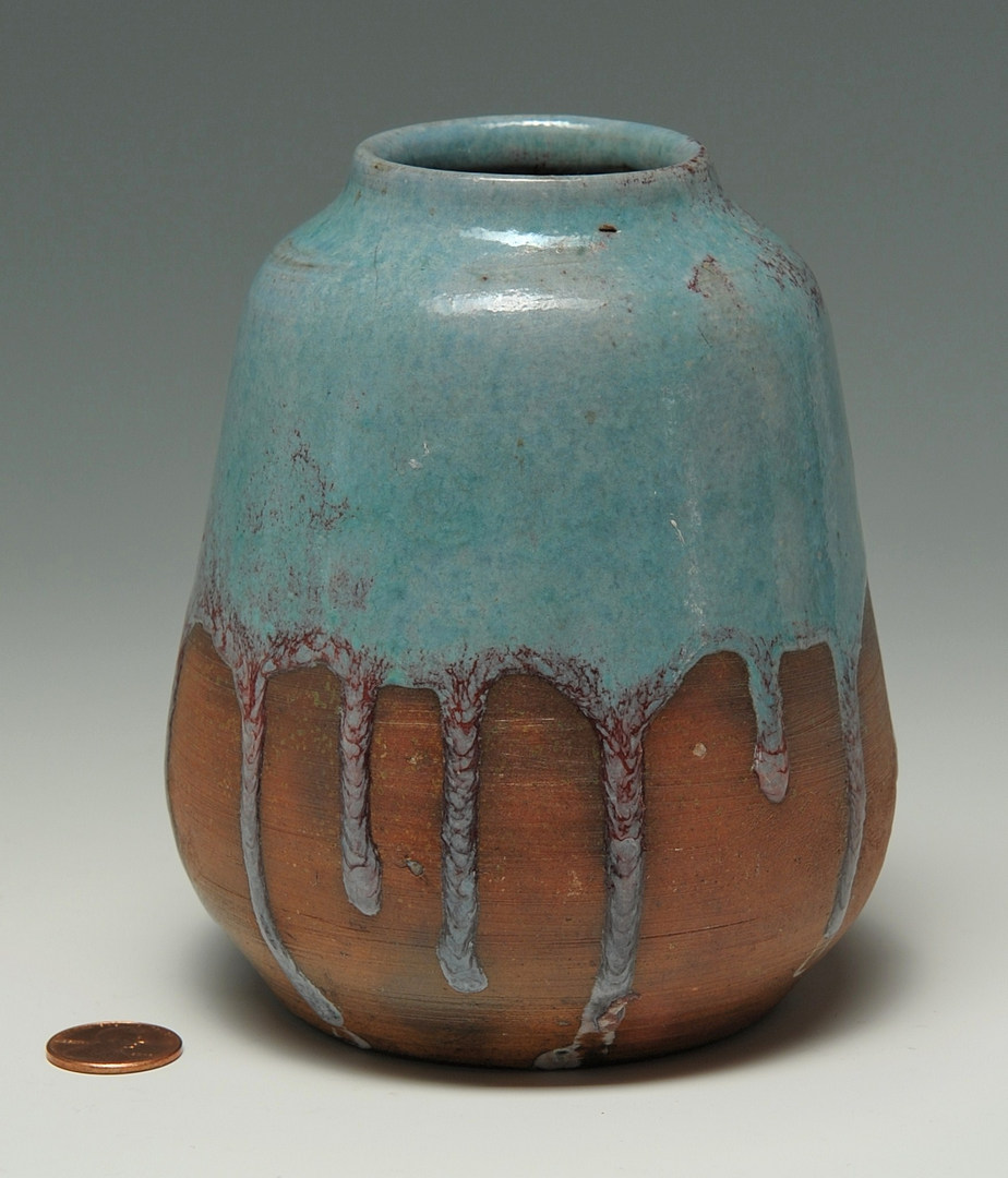 Lot 134: Early Jugtown pottery vase