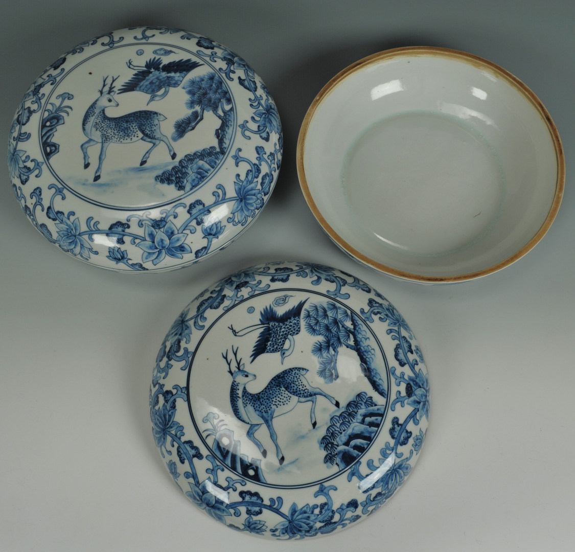 Lot 199: Pair of Chinese Blue & White Covered Bowls
