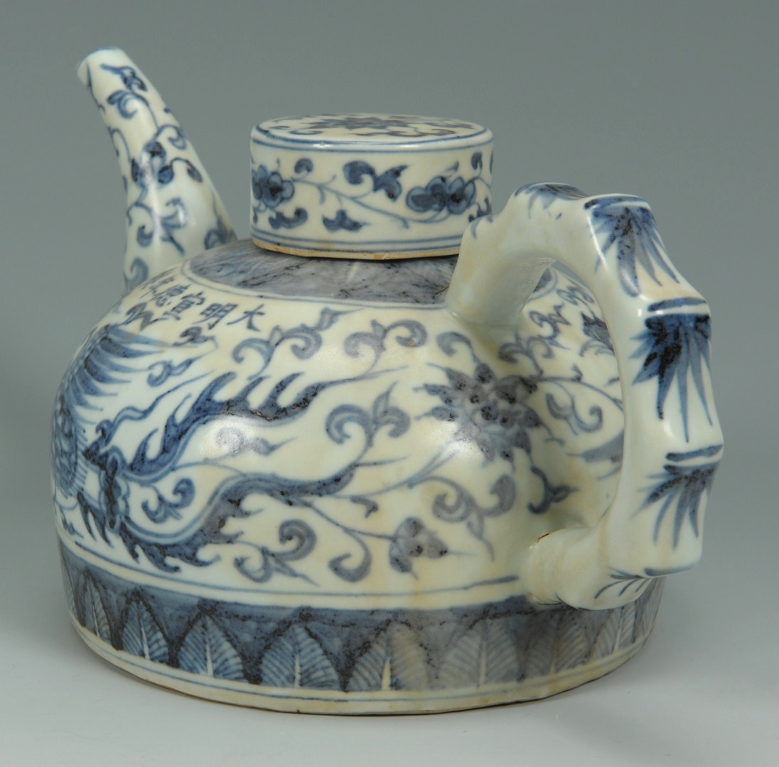 Lot 207: Chinese Export Blue and White Tea Pot