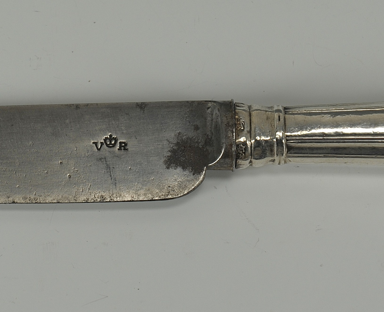 Lot 224: Nine Sheffield Sterling Silver Knives, King's Patt