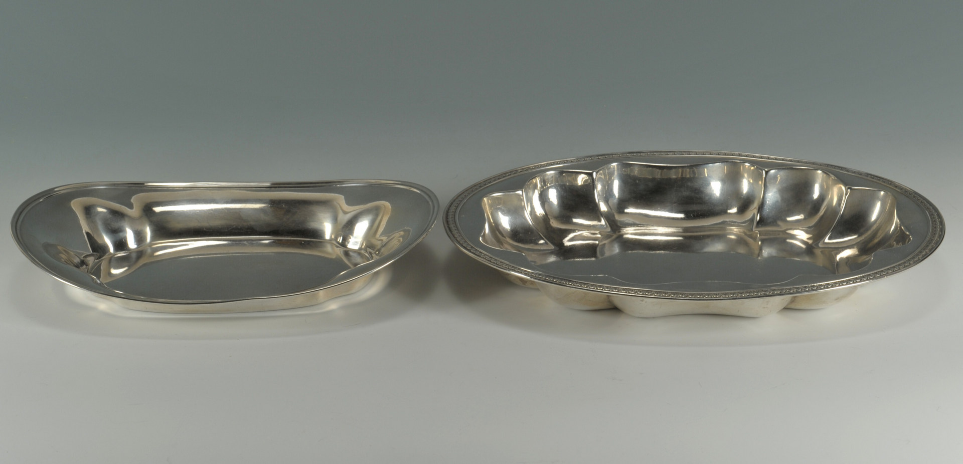 Lot 238: 4 pcs Sterling hollowware: bowls and bread trays
