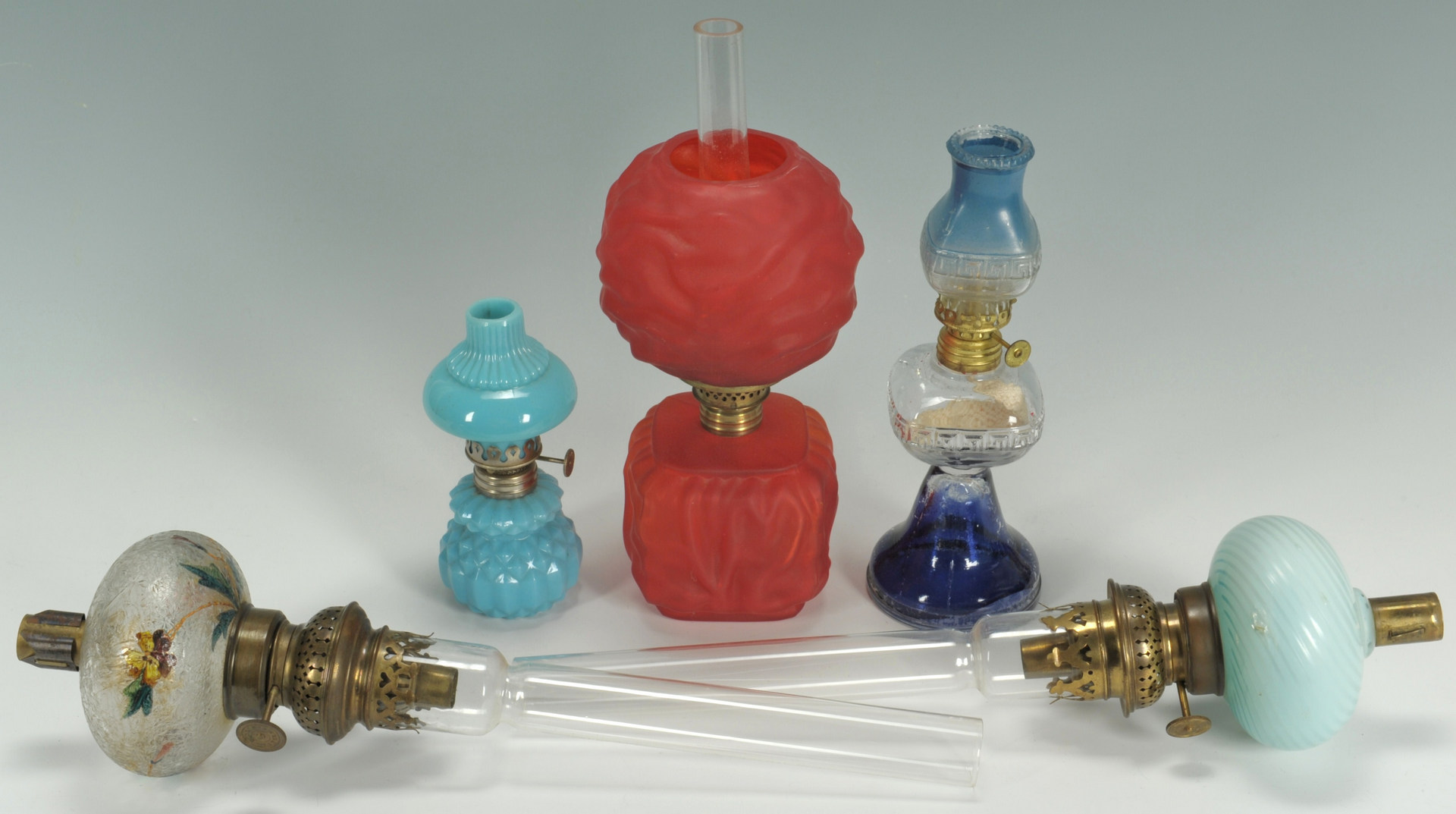 Lot 279: Grouping of 7 American Lamps