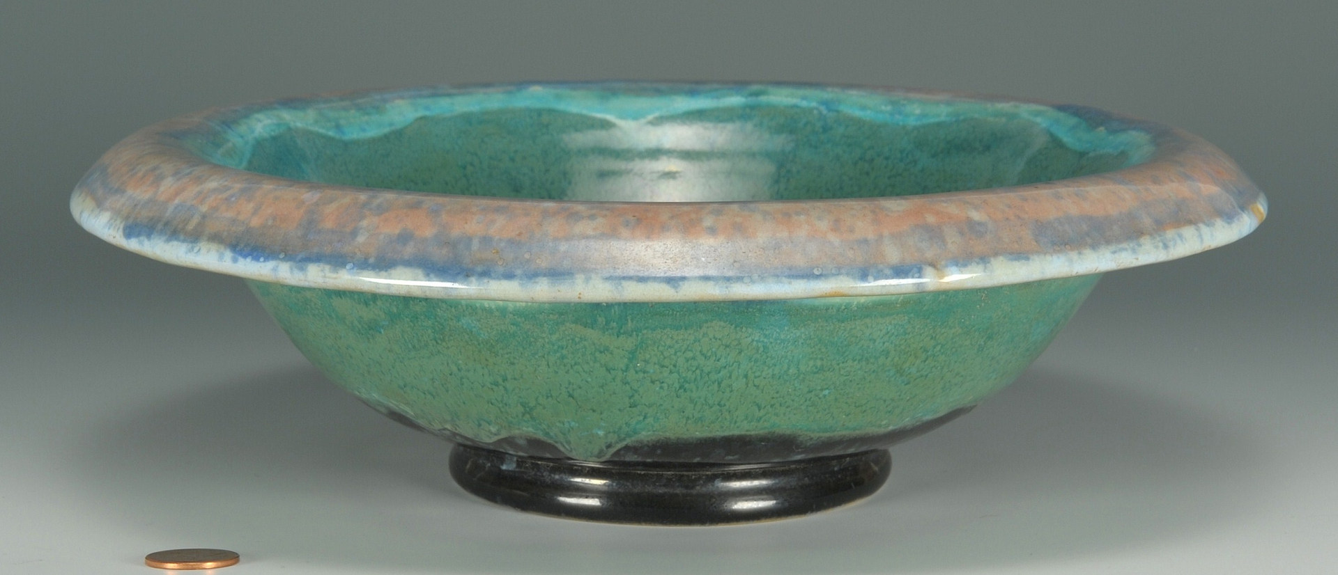 Lot 283: Art pottery bowl in the Fulper style