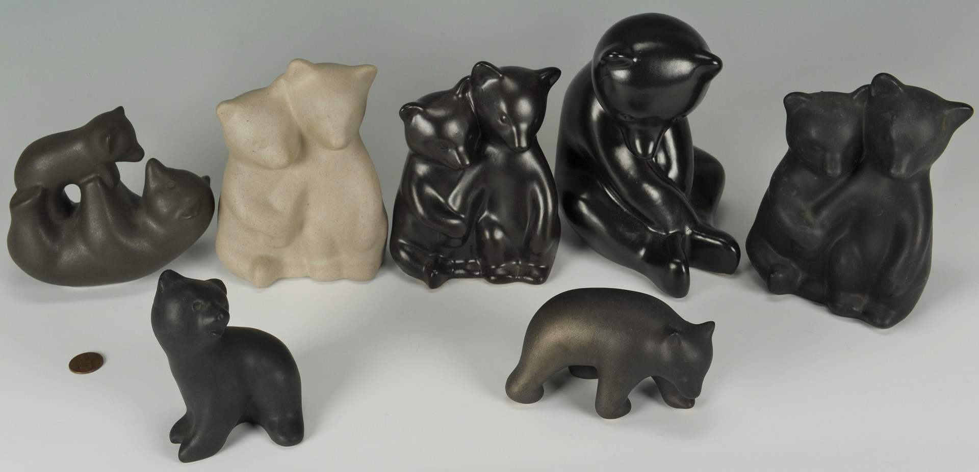 Lot 308: Grouping Pigeon Forge, TN Pottery Bears, 7 items