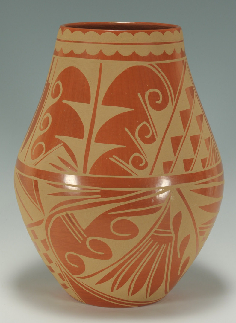 Lot 397: Large San Ildefonso jar, Cynthia Starflower