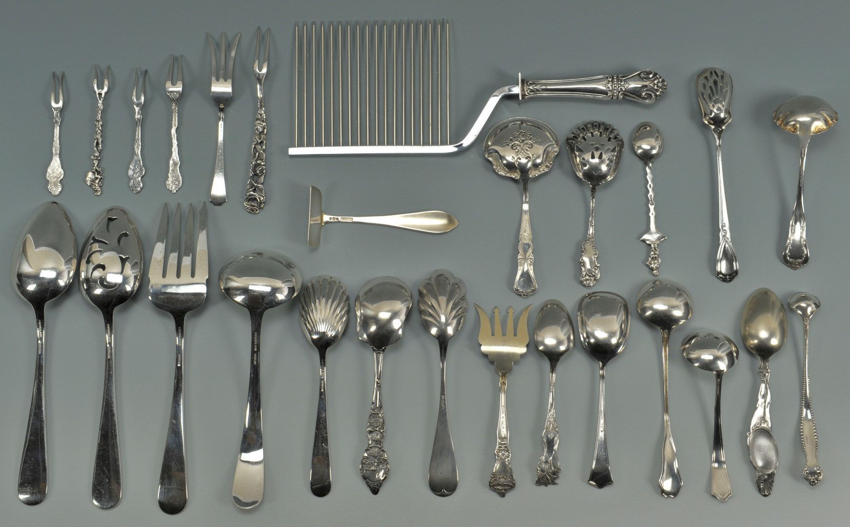 Lot 418: 27 pieces assorted early 20th c. flatware